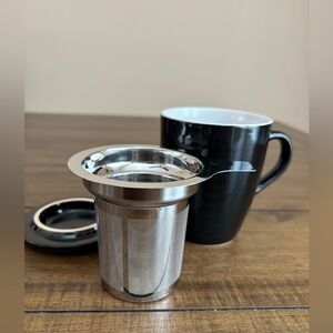 Godinger Black Porcelain Mug with Stainless Steel Tea Infuser & Lid